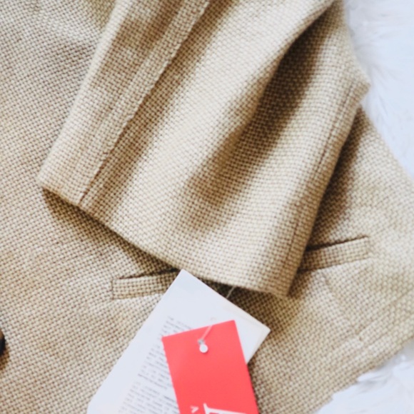 Gorgeous blazer with brooch 💖 - Picture 5 of 5